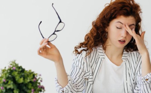 Почему болят глаза в новых очках: 5 причин и решения 