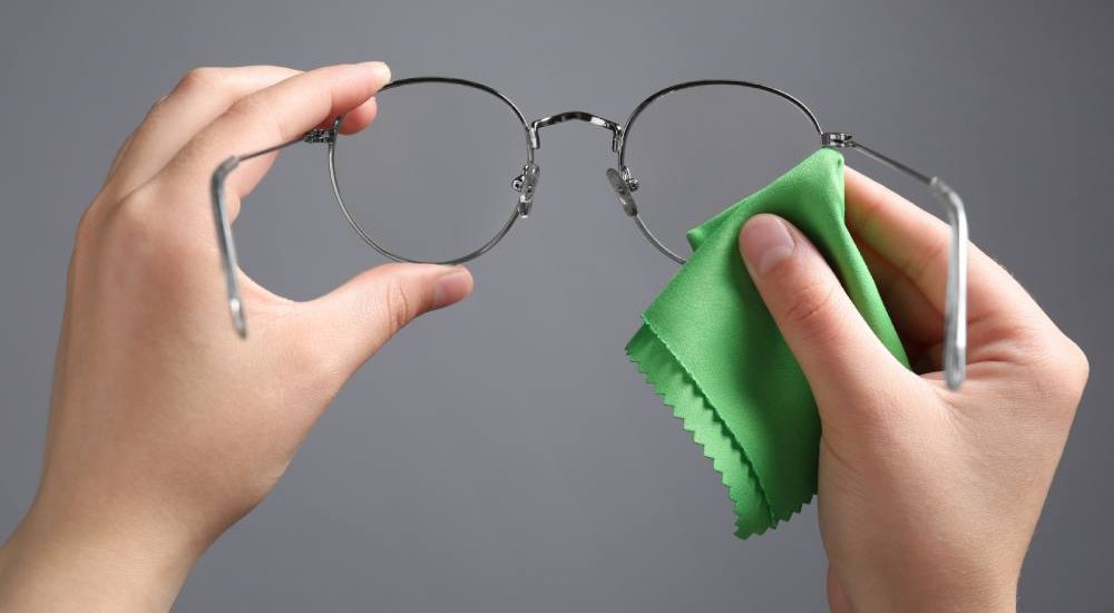 Уход за очками: лайфхаки для чистоты и долговечности
